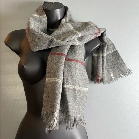 Made in Uraguay Accessories - 100% Lambswool Gray Unisex Plaid Scarf Made in Uruguay 50"‎ x 11" Plus Fringe